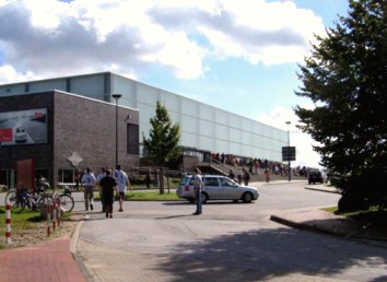 Vor der Campushalle