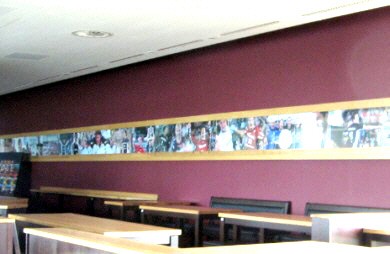 Heldengalerie in der Lounge