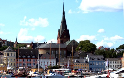 Der Flensburger Hafen mit Marienkirche