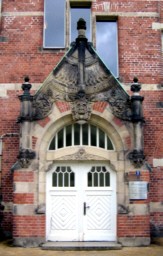 Sauermann-Haus, Portal