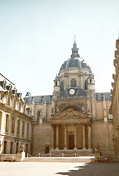 Die Chapelle Richelieu im Hof der Sorbonne