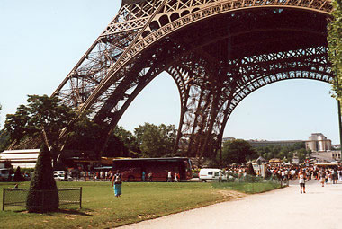 Unterm Eiffelturm