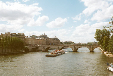Blick von der Pont du Carrousel zum Muse d'Orsay